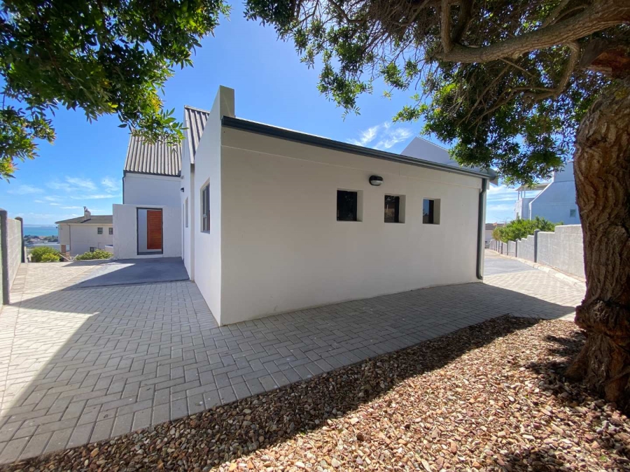 7 Bedroom Property for Sale in Myburgh Park Western Cape